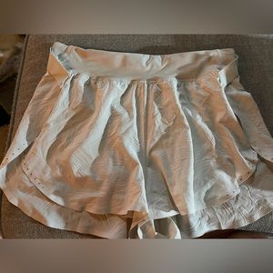 Lululemon like new worn once fast and free running shorts size8